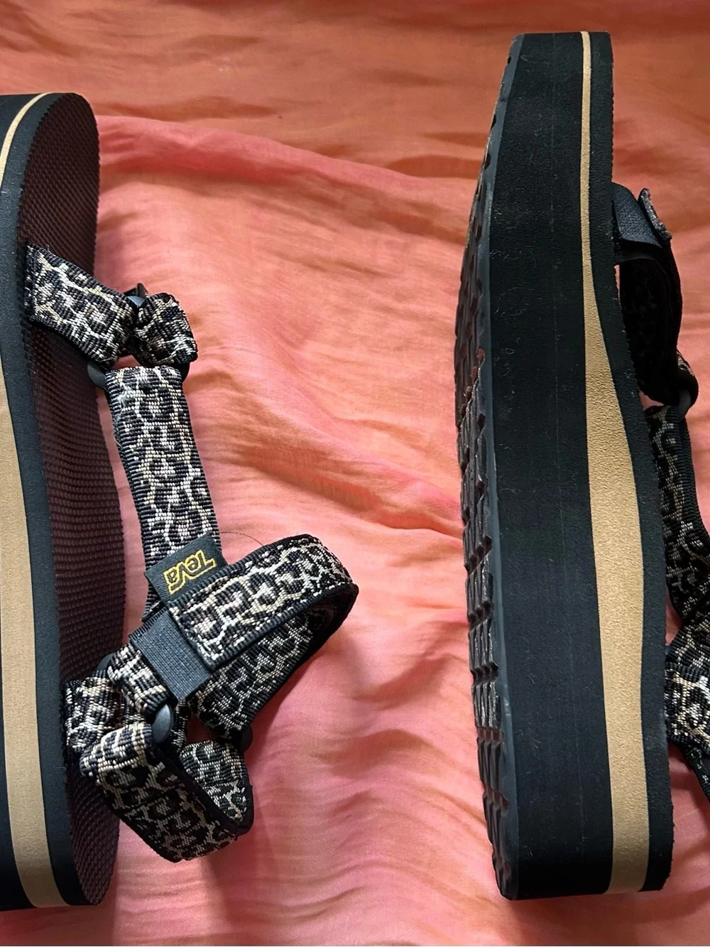 Teva Flatform Universal Leopard Print Black Sandals vacation travel - Picture 4 of 6
